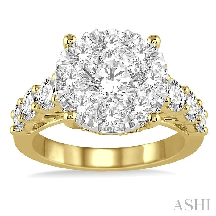 Round Shape Lovebright Essential Diamond Engagement Ring