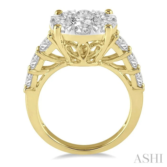 Round Shape Lovebright Essential Diamond Engagement Ring