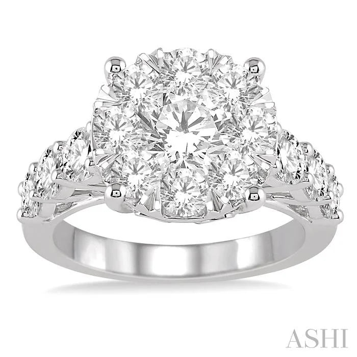 Round Shape Lovebright Essential Diamond Engagement Ring