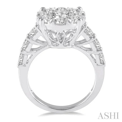 Round Shape Lovebright Essential Diamond Engagement Ring