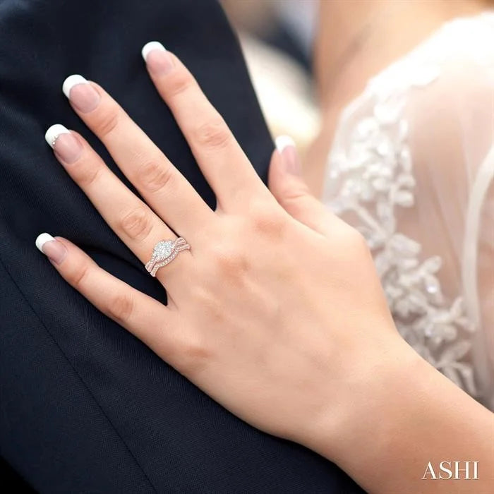 Round Shape Lovebright Diamond Wedding Set