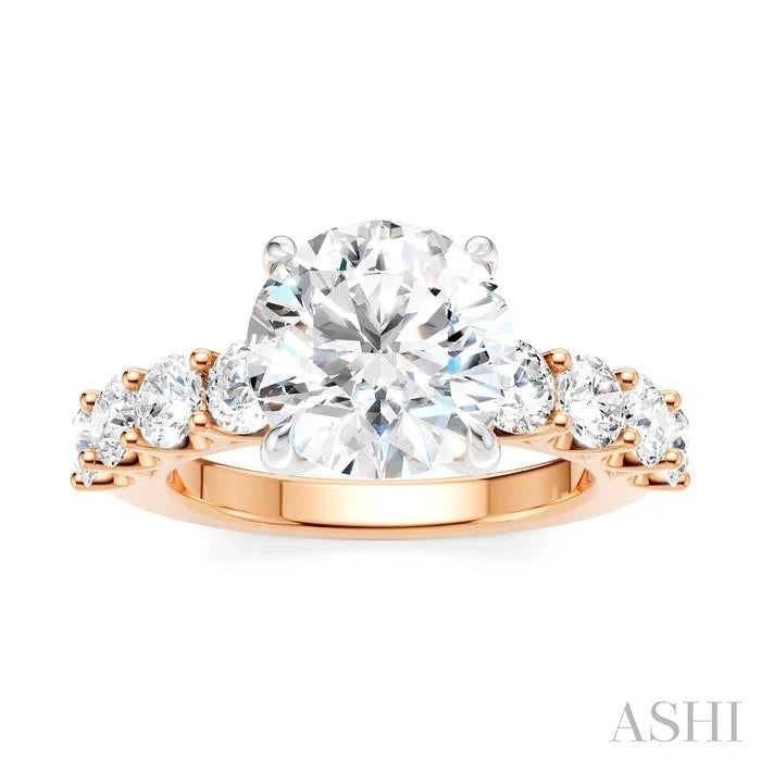 Round Shape Semi-Mount Diamond Engagement Ring