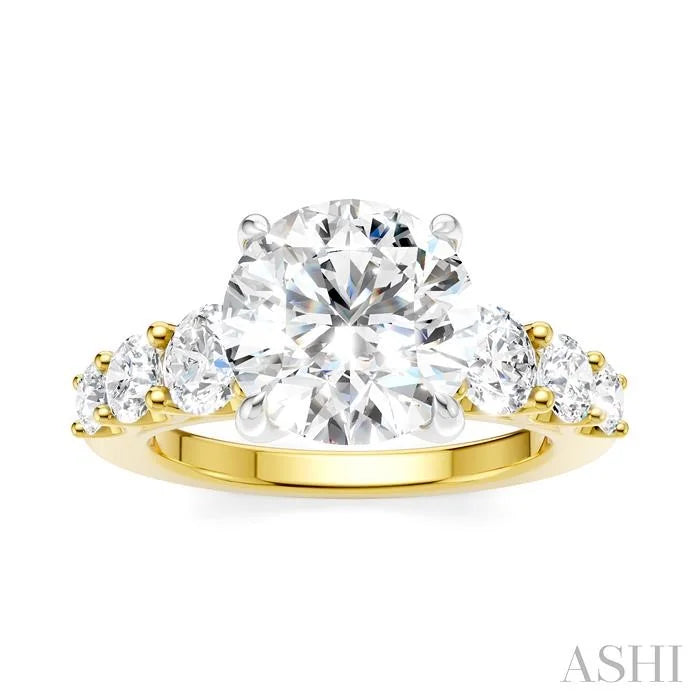 Round Shape Semi-Mount Diamond Engagement Ring