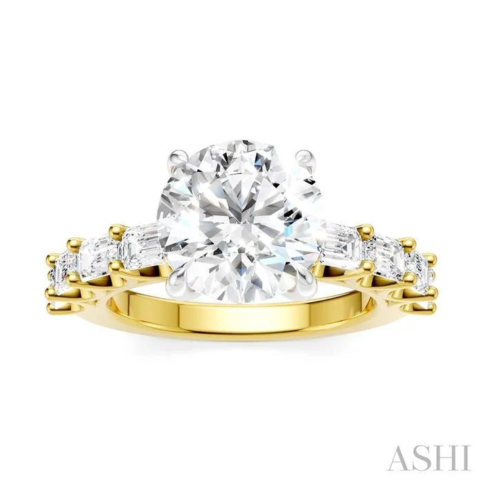Round Shape Semi-Mount Diamond Engagement Ring