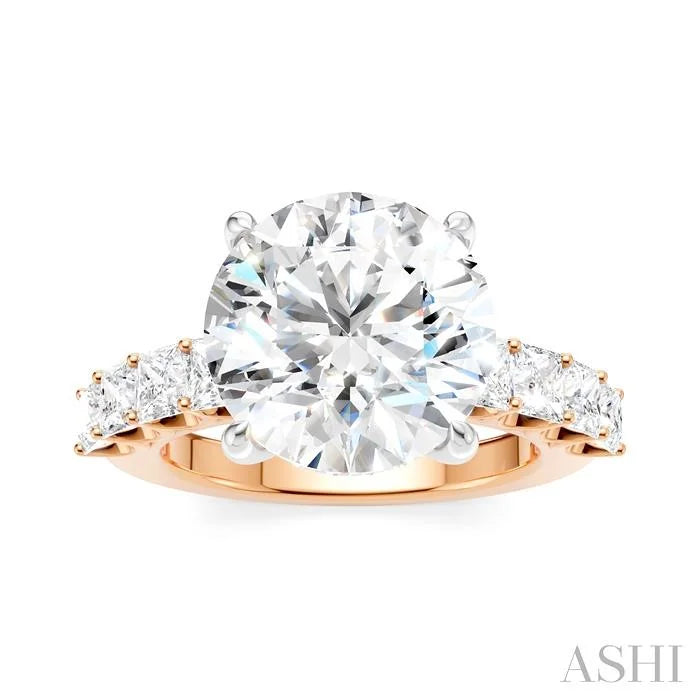 Round Shape Semi-Mount Diamond Engagement Ring