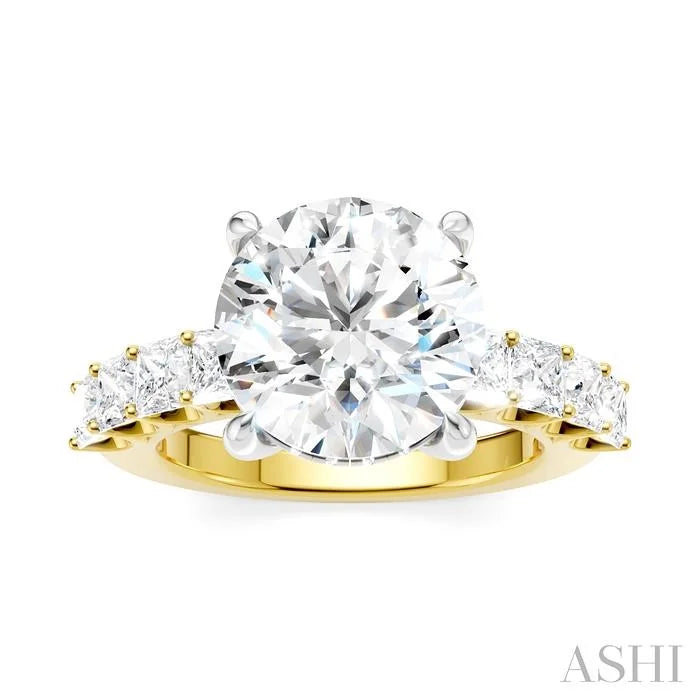 Round Shape Semi-Mount Diamond Engagement Ring