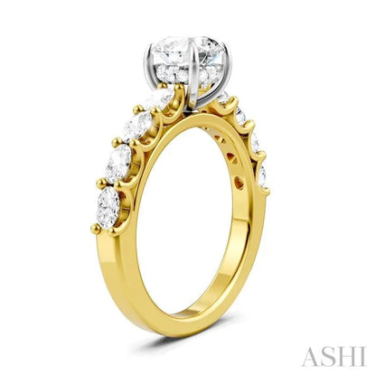Round Shape Semi-Mount Diamond Engagement Ring