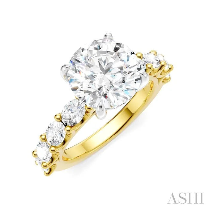 Round Shape Semi-Mount Diamond Engagement Ring