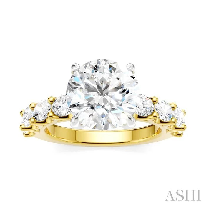 Round Shape Semi-Mount Diamond Engagement Ring