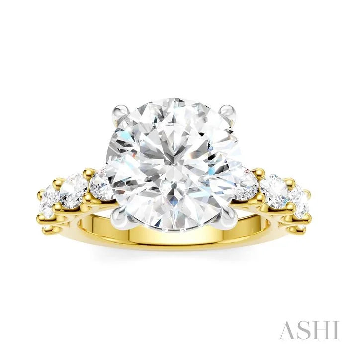 Round Shape Semi-Mount Diamond Engagement Ring