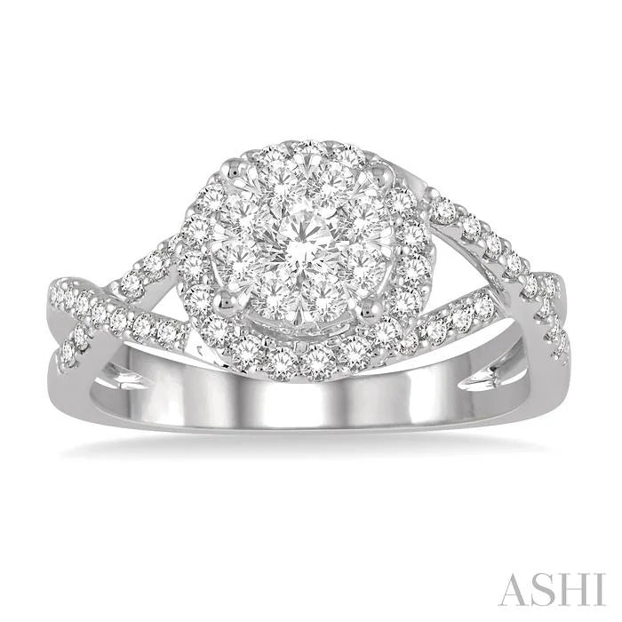 Round Shape Halo Lovebright Diamond Engagement Ring