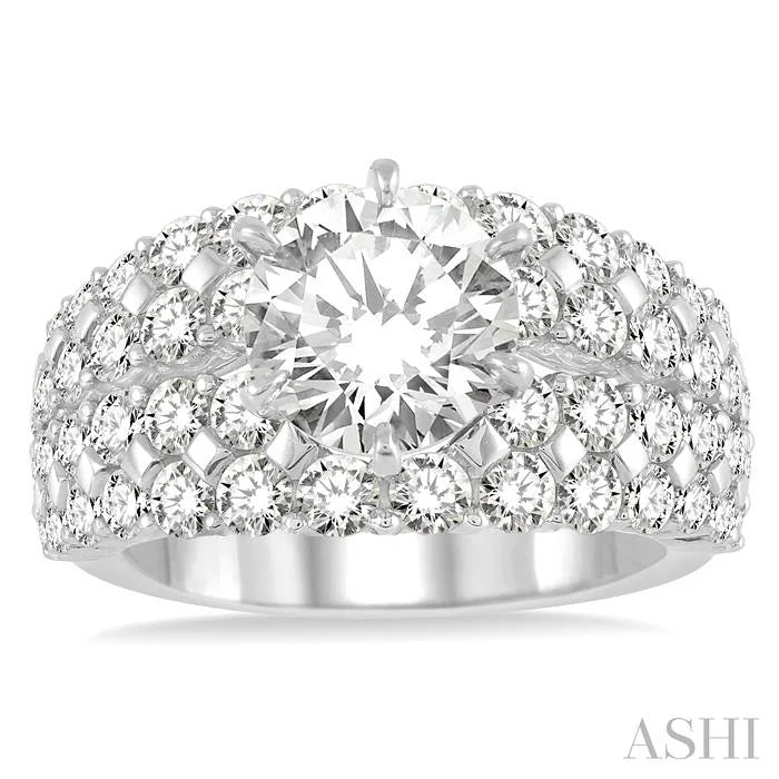 Round Shape Semi-Mount Diamond Engagement Ring