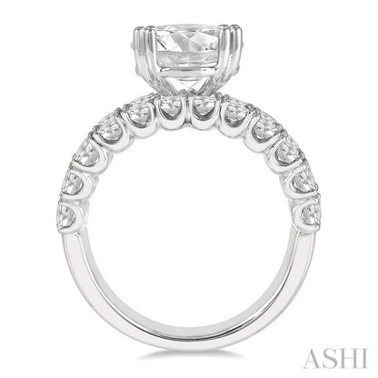 Round Shape Semi-Mount Diamond Engagement Ring