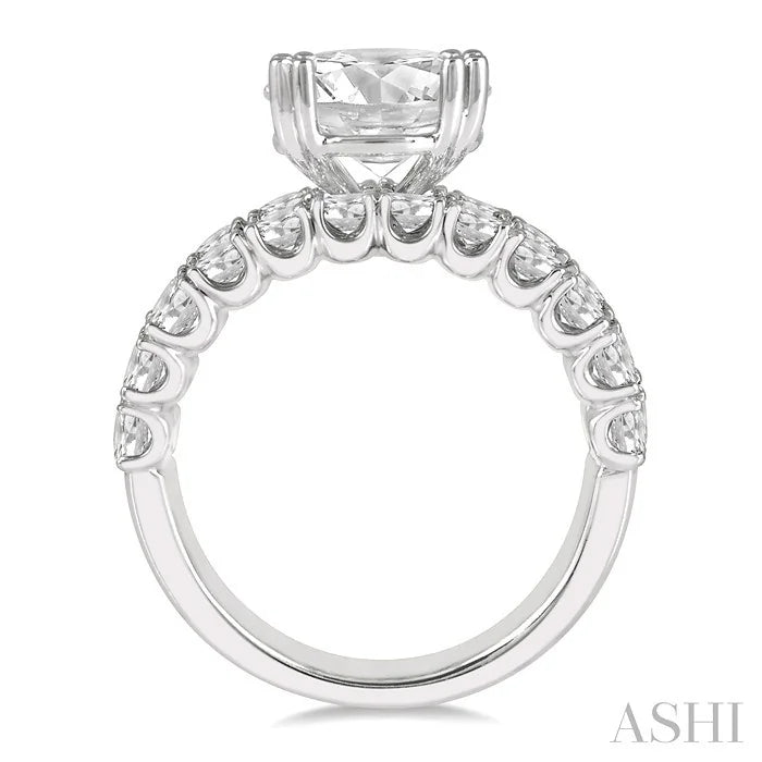 Round Shape Semi-Mount Diamond Engagement Ring
