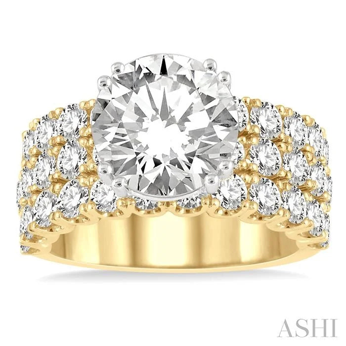 Round Shape Semi-Mount Diamond Engagement Ring