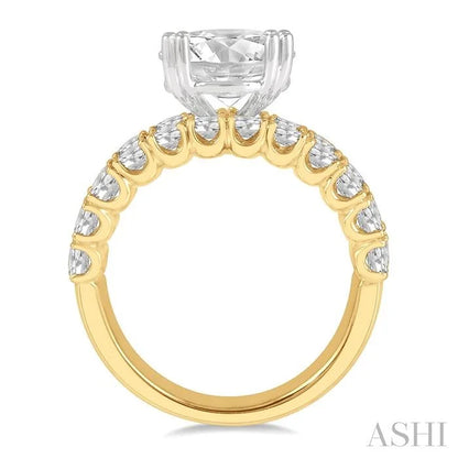 Round Shape Semi-Mount Diamond Engagement Ring