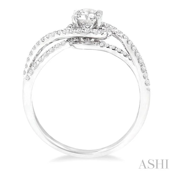 Round Shape Halo Diamond Engagement Ring