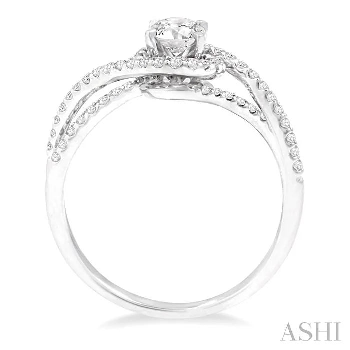 Round Shape Halo Diamond Engagement Ring