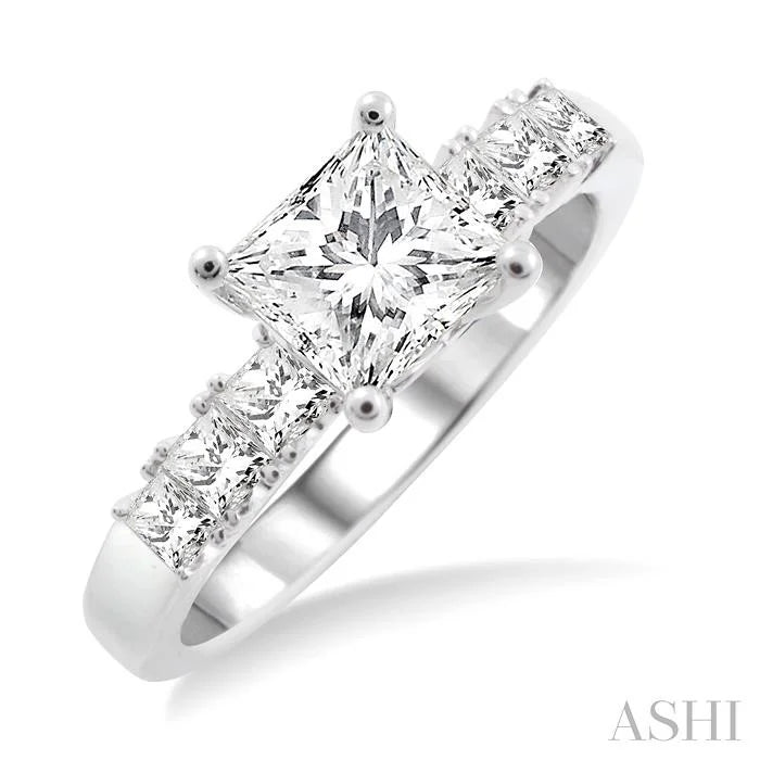 Princess Shape Diamond Engagement Ring
