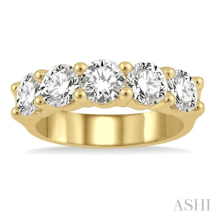 Round Shape 5 Stone Diamond Wedding Band