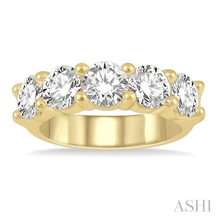 Round Shape 5 Stone Diamond Wedding Band