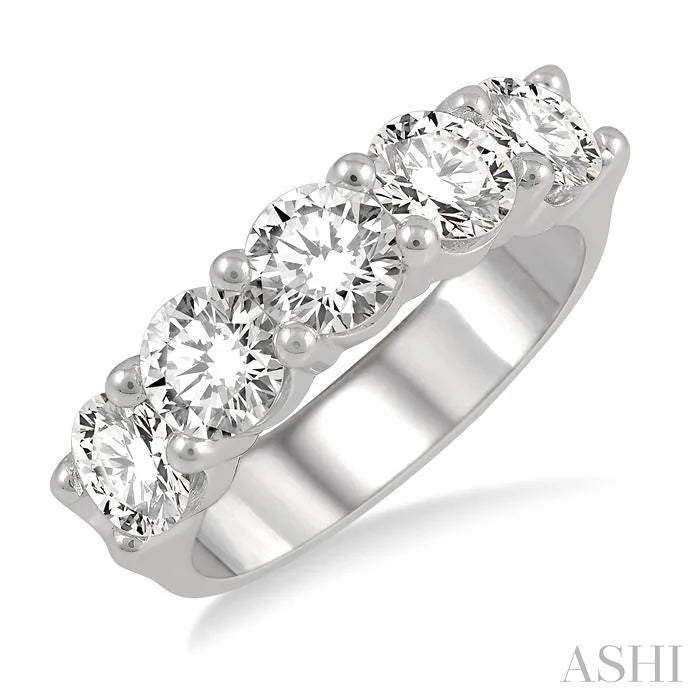 Round Shape 5 Stone Diamond Wedding Band
