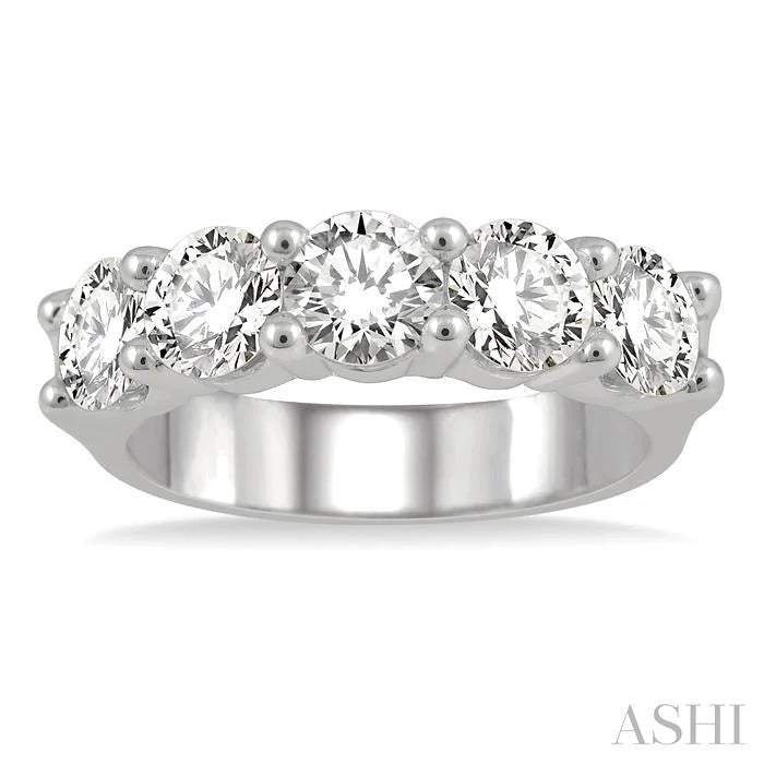 Round Shape 5 Stone Diamond Wedding Band