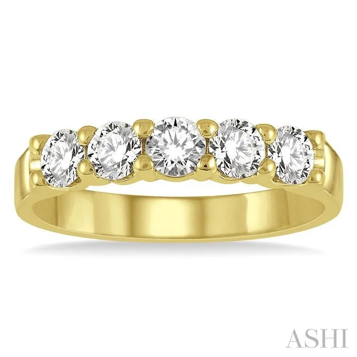 Round Shape 5 Stone Diamond Wedding Band