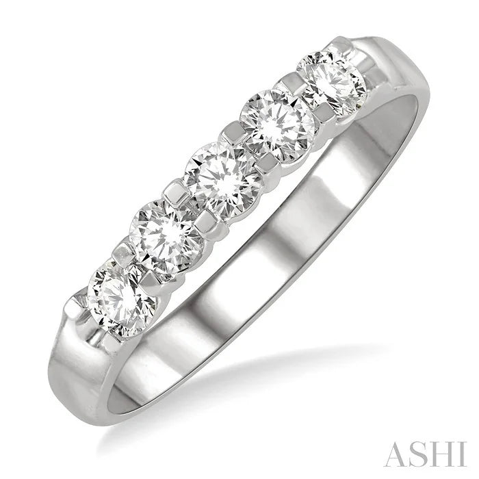 Round Shape 5 Stone Diamond Wedding Band