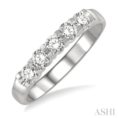 Round Shape 5 Stone Diamond Wedding Band