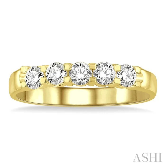 Round Shape 5 Stone Diamond Wedding Band