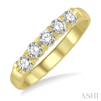 Round Shape 5 Stone Diamond Wedding Band