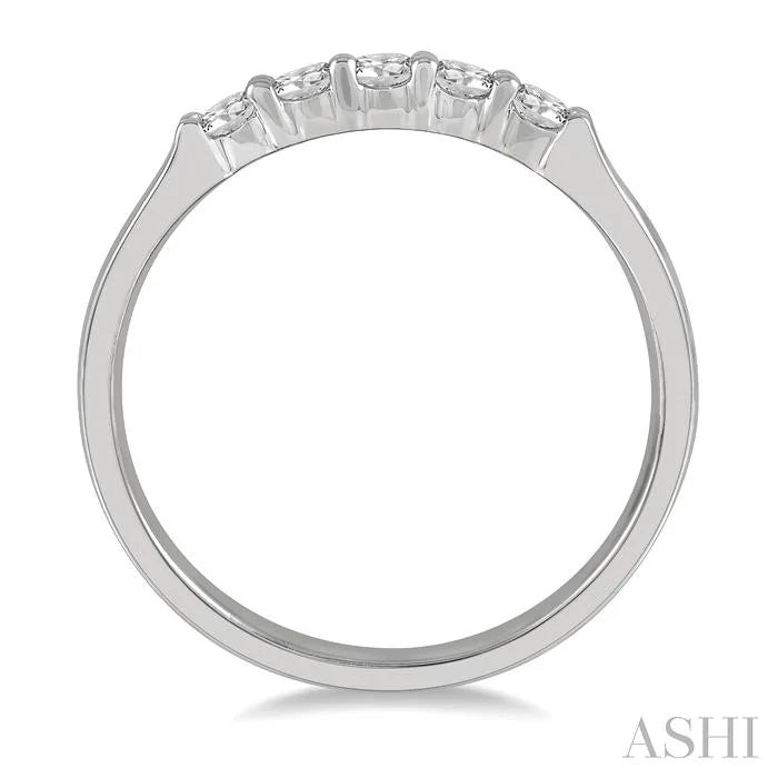 Round Shape 5 Stone Diamond Wedding Band