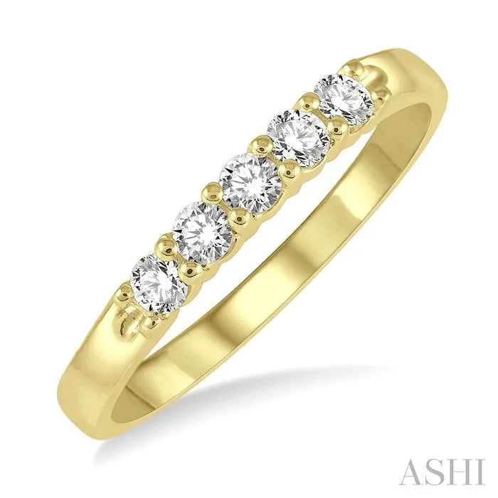 Round Shape 5 Stone Diamond Wedding Band