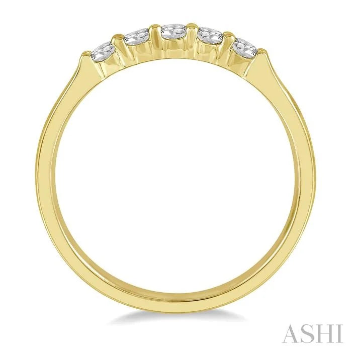 Round Shape 5 Stone Diamond Wedding Band