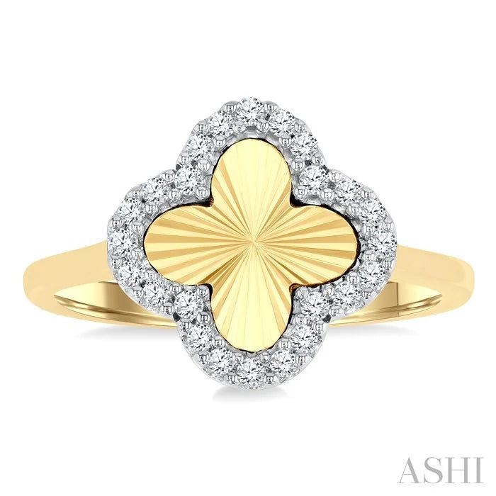 Clover Fluted Diamond Fashion Ring
