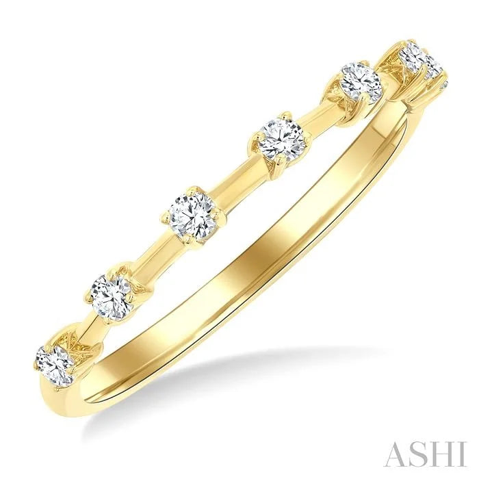 Floating Diamond Fashion Band