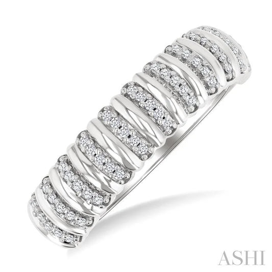 Ribbed Diamond Fashion Ring