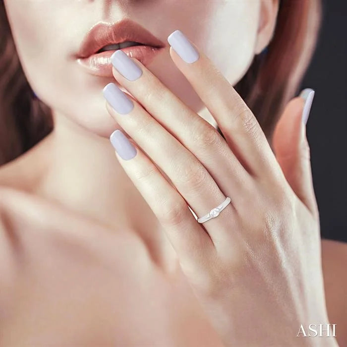 Oval Shape East-West Diamond Ring