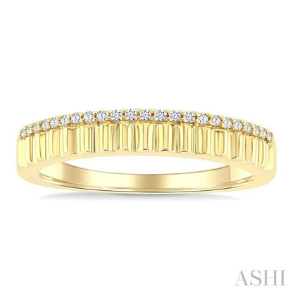 Ribbed Diamond Fashion Band