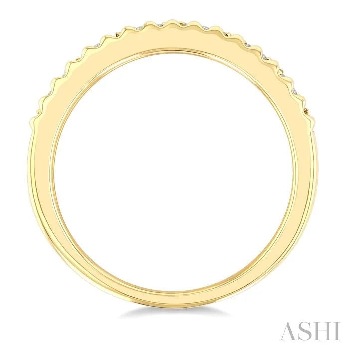 Ribbed Diamond Fashion Band