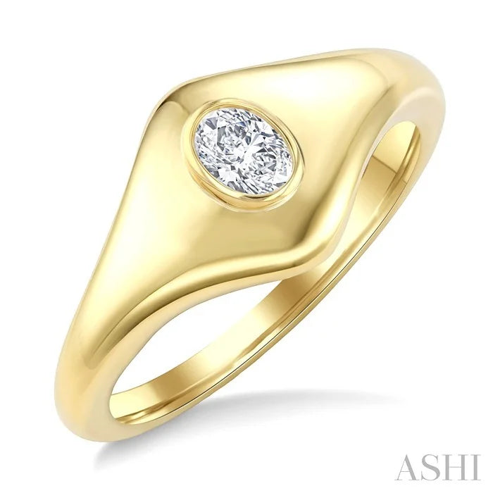 Golden Glow Oval Shape Diamond Fashion Signet Ring