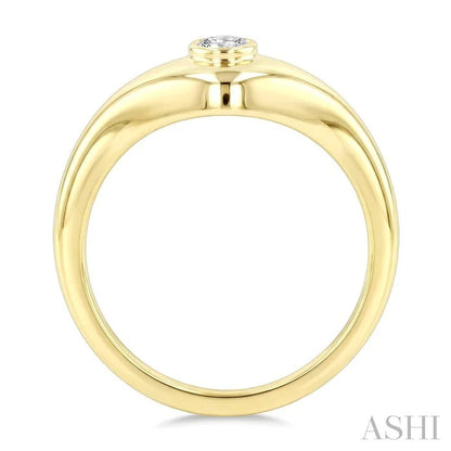 Golden Glow Oval Shape Diamond Fashion Signet Ring