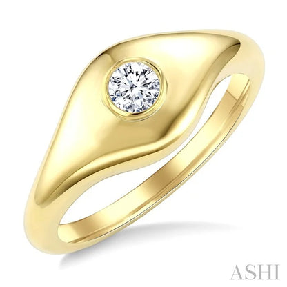 Golden Glow Round Shape Diamond Fashion Signet Ring