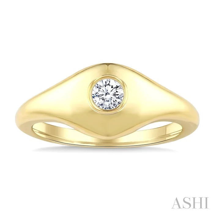 Golden Glow Round Shape Diamond Fashion Signet Ring