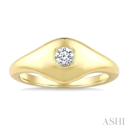 Golden Glow Round Shape Diamond Fashion Signet Ring