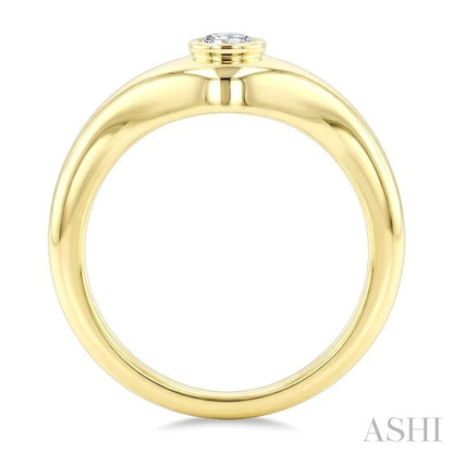 Golden Glow Round Shape Diamond Fashion Signet Ring