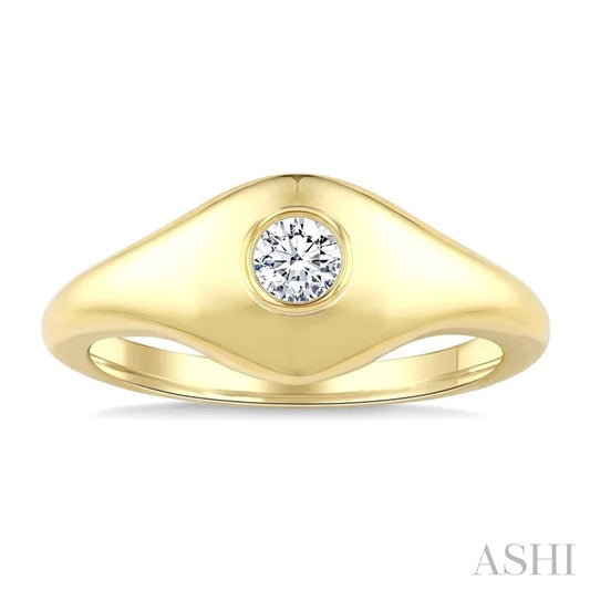 Golden Glow Round Shape Diamond Fashion Signet Ring