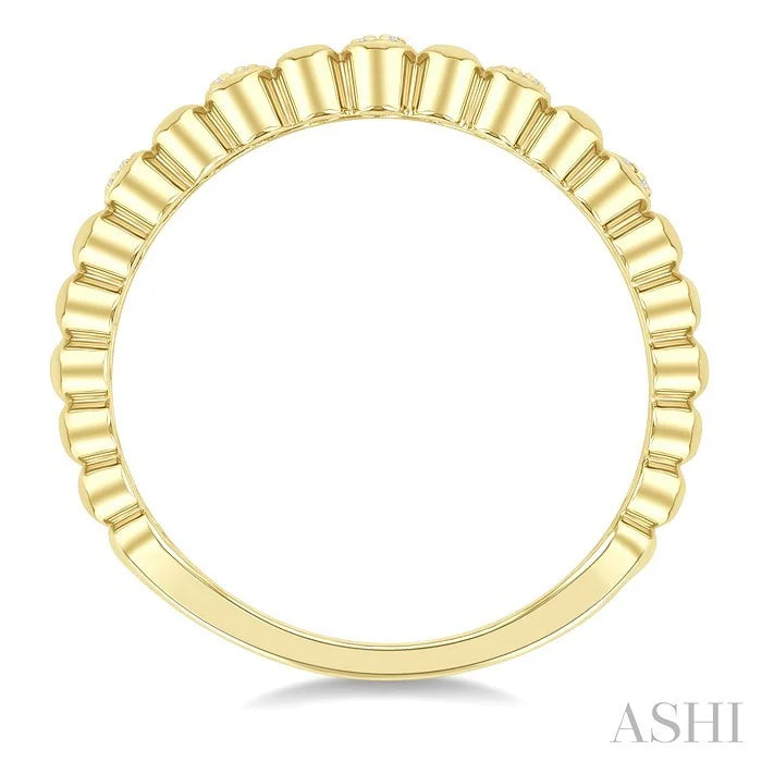 Ribbed Diamond Fashion Band