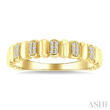 Ribbed Diamond Fashion Band